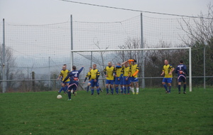 De l'autre cela passe par un trou de souris "hum presque"