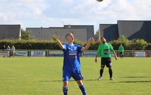 Tomy respire avant d'amortir